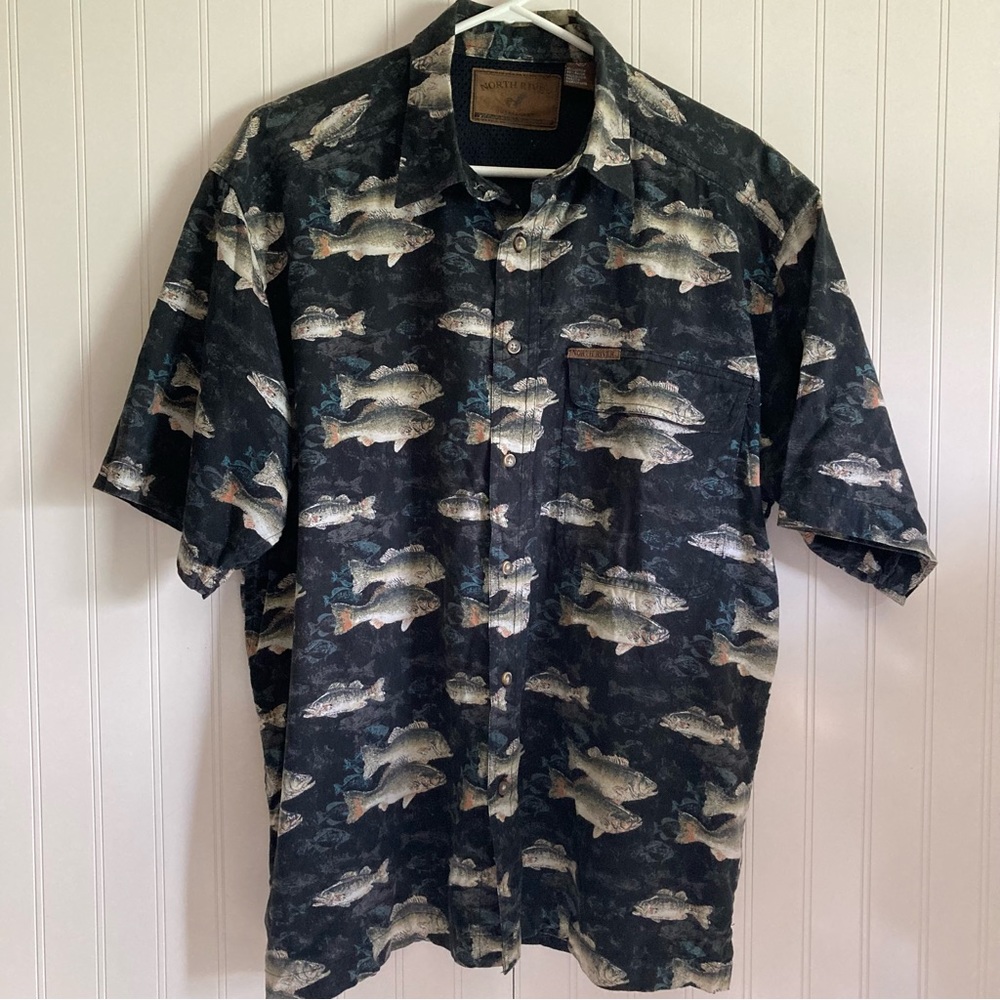 North River, Large Men’s button down cotton/rayon Vented shirt. Gently worn.